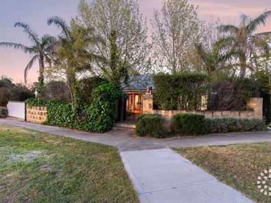 2 Lynn Street, Hilton WA 6163