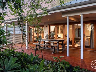 2 Lynn Street, Hilton WA 6163