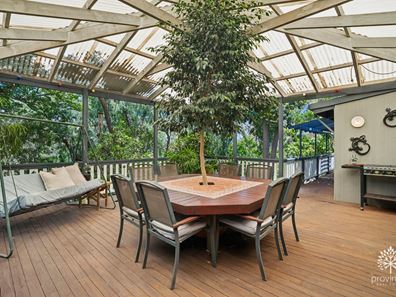 6 Holmesdale Place, Darlington WA 6070