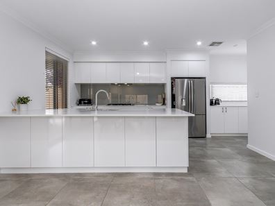 40 Middle Parkway, Canning Vale WA 6155