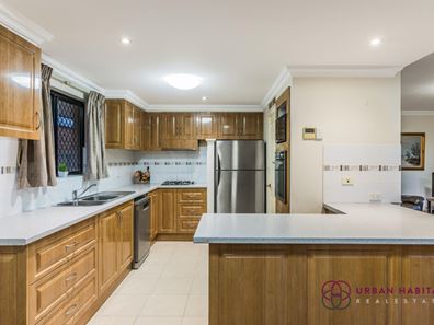 18 E Marjorie Avenue, Shelley WA 6148