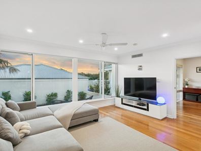 17 Turnbull Way, Trigg WA 6029