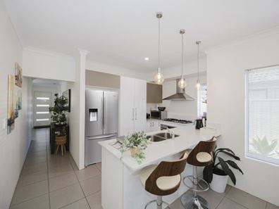 34 Ravensbourne Street, Yanchep WA 6035