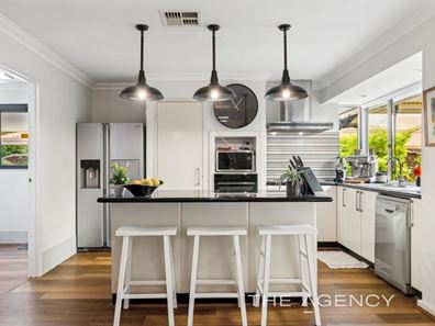 16 Petunia Street, Kalamunda WA 6076