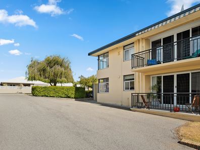 1/45 Robert Street, Como WA 6152