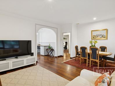 33 Paris Way, Karrinyup WA 6018