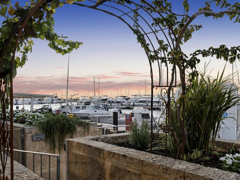 2/68 Southside Drive, Hillarys WA 6025