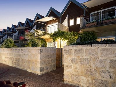 2/68 Southside Drive, Hillarys WA 6025