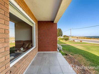 2/186 Arcadia Drive, Shoalwater WA 6169