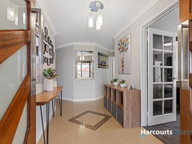 6 Pirianda Way, Aveley WA 6069
