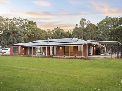 33 Stockmans Close, Oakford WA 6121