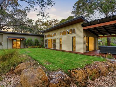 3 Honeytree Grove, Cowaramup WA 6284