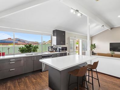7 Nadine Place, Woodvale WA 6026