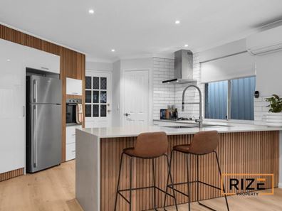 10 Mallina Circuit, Carramar WA 6031