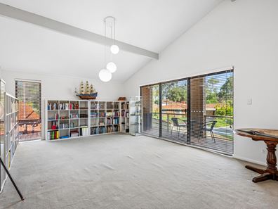 70 Regency Drive, Thornlie WA 6108