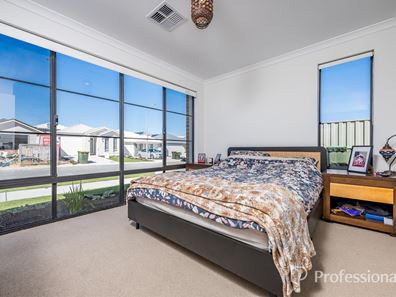 17 Lindquist Vista, Eglinton WA 6034