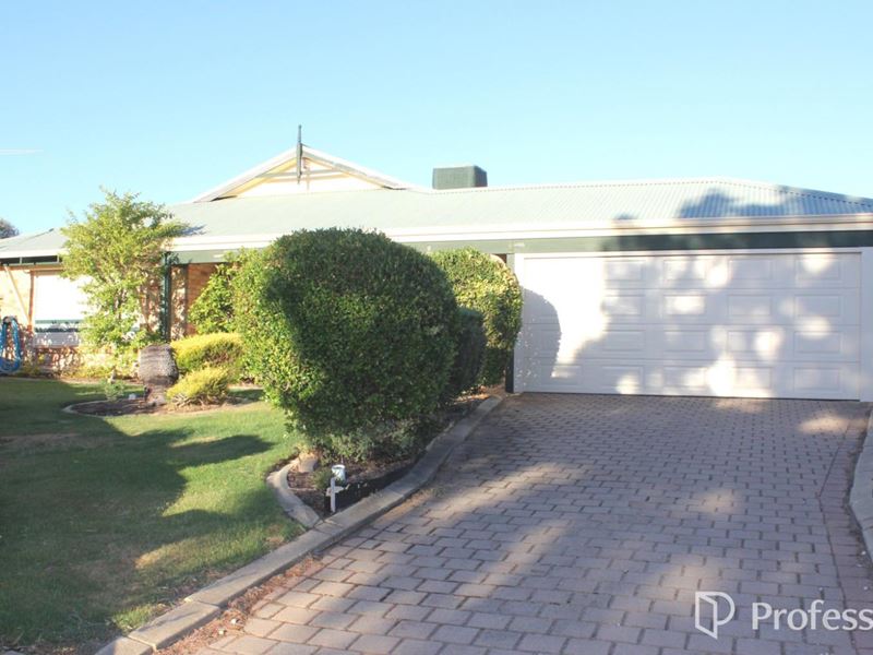 22 Cardinal Gardens, Warnbro WA 6169