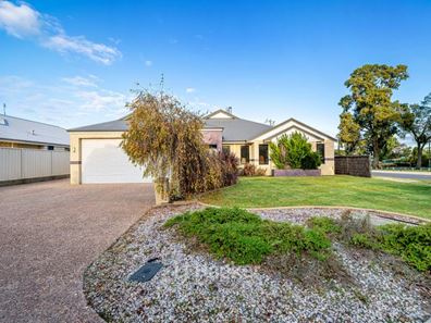 2 Kingfisher Drive, Collie WA 6225