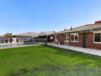 16 Carlhausen Close, Atwell WA 6164