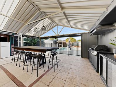 16 Carlhausen Close, Atwell WA 6164