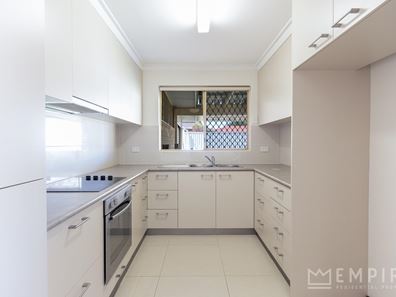 1 Turfan Way, Lake Coogee WA 6166
