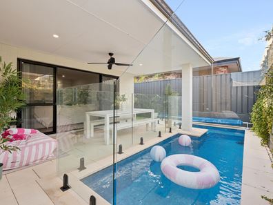 216 Bridgewater Drive, Kallaroo WA 6025