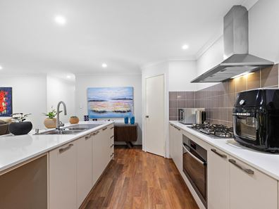 17 Babiana Link, Piara Waters WA 6112