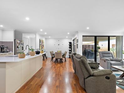 17 Babiana Link, Piara Waters WA 6112