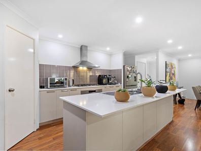 17 Babiana Link, Piara Waters WA 6112