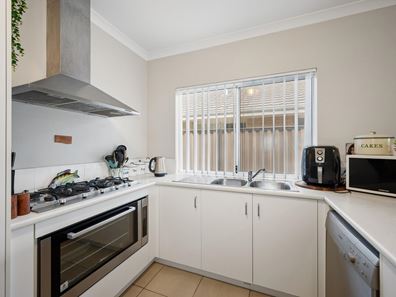 26 Calvera Gardens, Piara Waters WA 6112