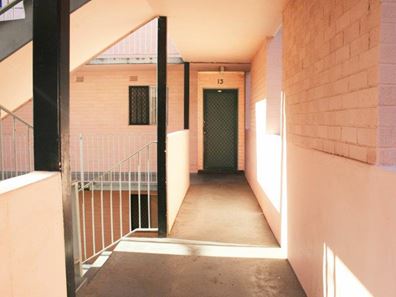 U 13/4 Canham Way, Orelia WA 6167