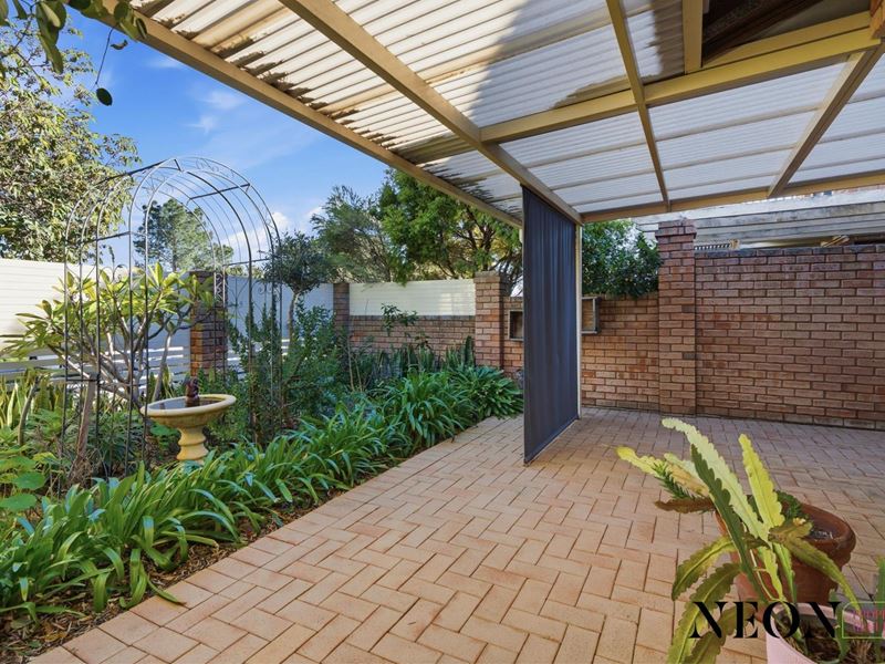 1d Kitchener Road, Melville WA 6156