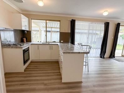 11 Edwards Street, Leda WA 6170