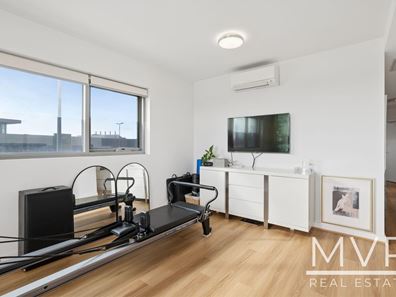 202/17 Malata Crescent, Success WA 6164