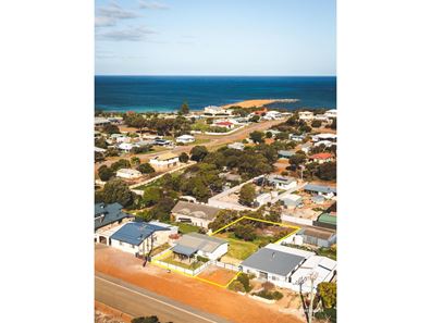 17 Canning Boulevard, Hopetoun WA 6348