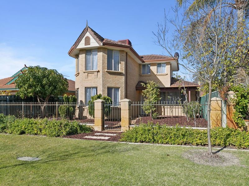 17 Darby Place, Ascot
