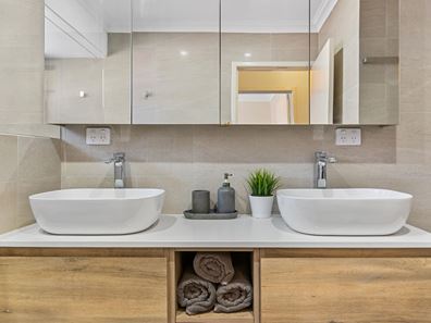 8 Biscay Road, Sorrento WA 6020