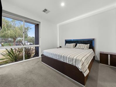 5 Hyfield Street, Haynes WA 6112