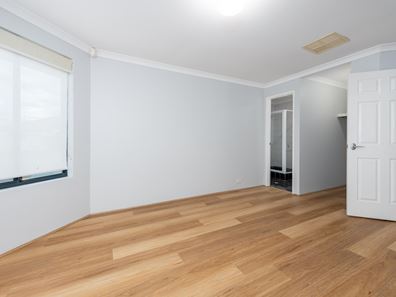 1 Kinsale Bend, Port Kennedy WA 6172