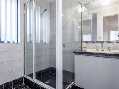 1 Kinsale Bend, Port Kennedy WA 6172