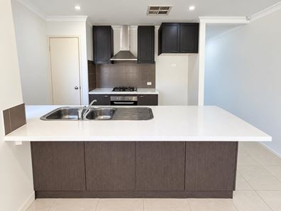 19 Piesley St, Hammond Park WA 6164