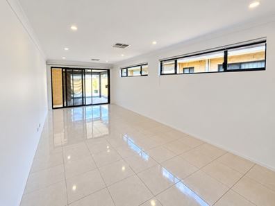19 Piesley St, Hammond Park WA 6164