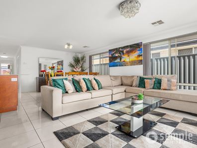 9 Pavarotti Vista, Hammond Park WA 6164
