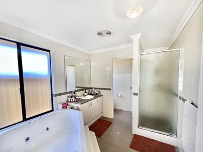 27 McCabe Parade, Canning Vale WA 6155