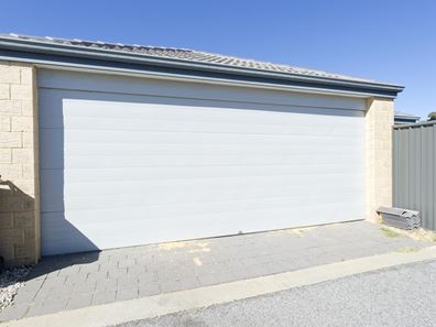 231 Lake Valley Drive, Lakelands WA 6180