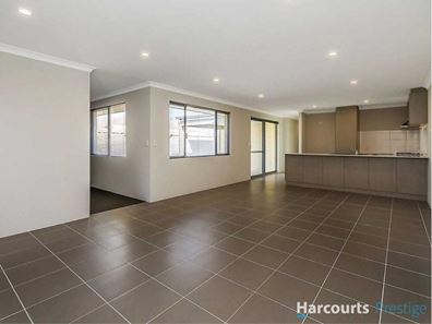 4 Addington Loop, Piara Waters WA 6112