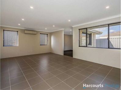 4 Addington Loop, Piara Waters WA 6112