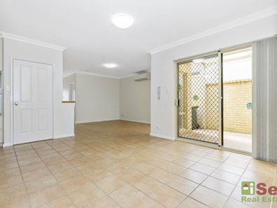 2/7 Endeavour Road, Hillarys WA 6025