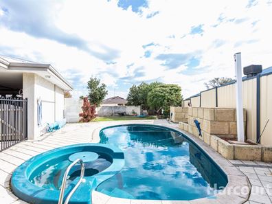 38 Silvertop Avenue, Halls Head WA 6210