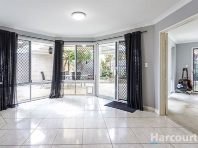 38 Silvertop Avenue, Halls Head WA 6210